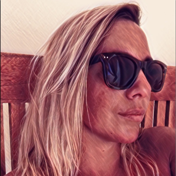 Meet your Posher, Erica - Picture 3 of 4